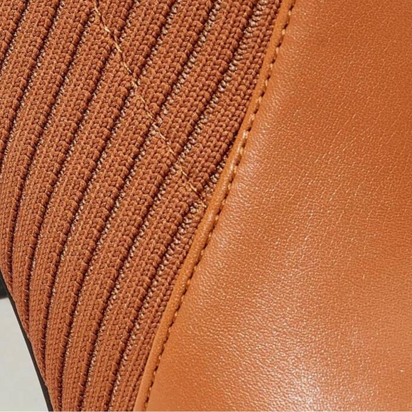 SHEIN NWT Boots 9.5 Minimalist Slip-On Chunky Heeled Fashion Boots - Picture 6 of 7